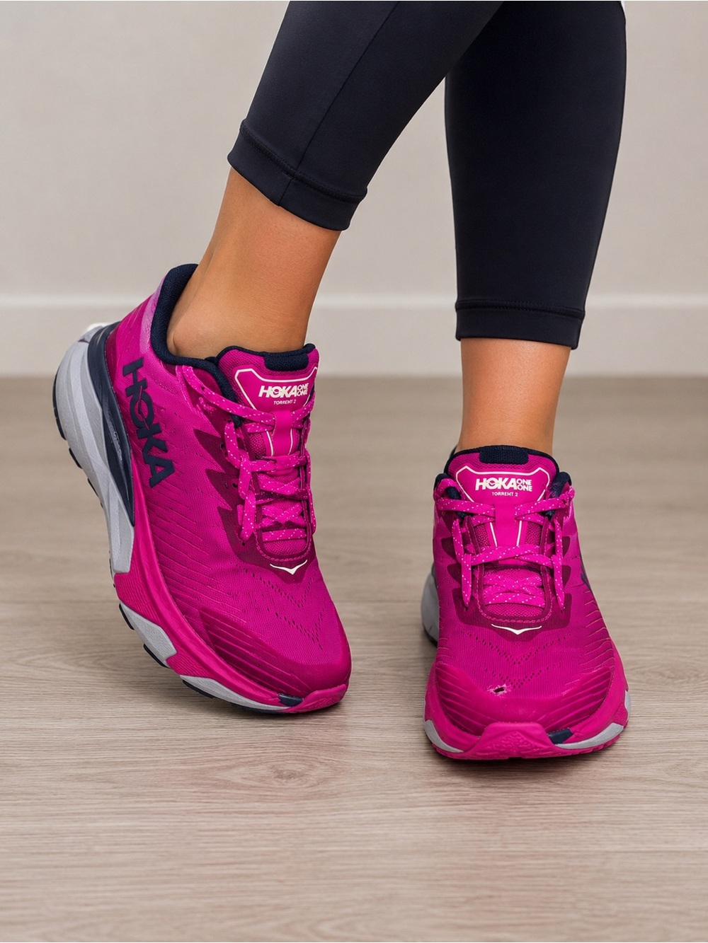 Hoka sneaker size 6